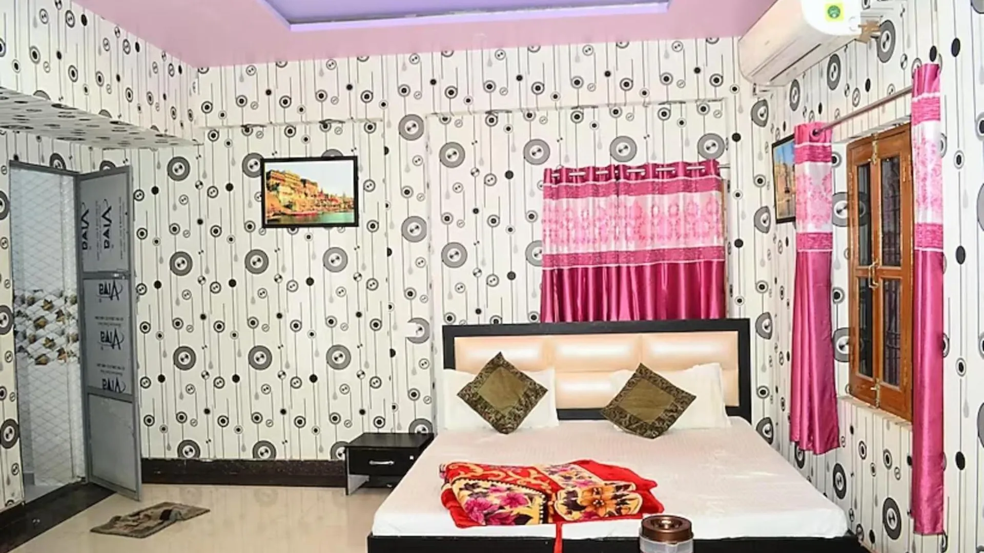 Varanasi Hotel H ! R - Near Kashi Vishwanath Temple - Providing Air Conditioned Rooms With Free Wi-Fi Facility - Best Guest House In Varanasi 4*,  India