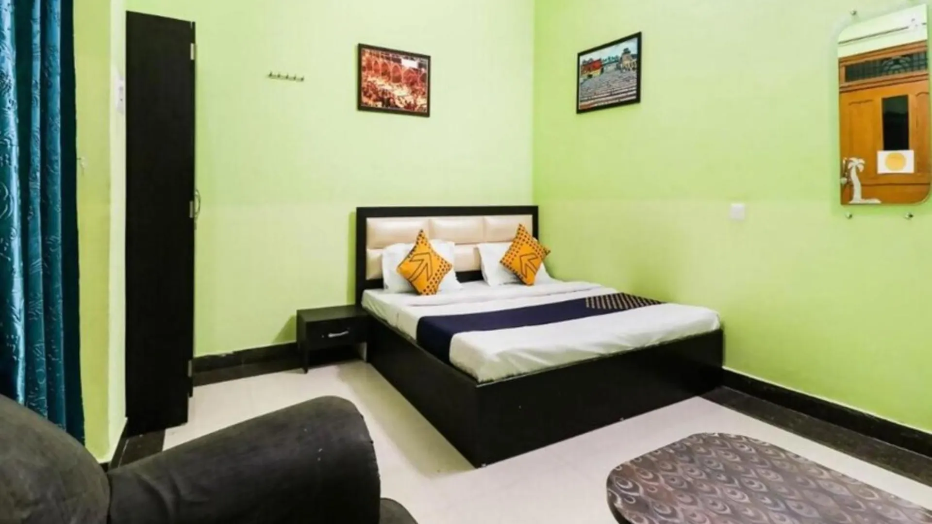 ****  Varanasi Hotel H ! R - Near Kashi Vishwanath Temple - Providing Air Conditioned Rooms With Free Wi-Fi Facility - Best Guest House In Varanasi India