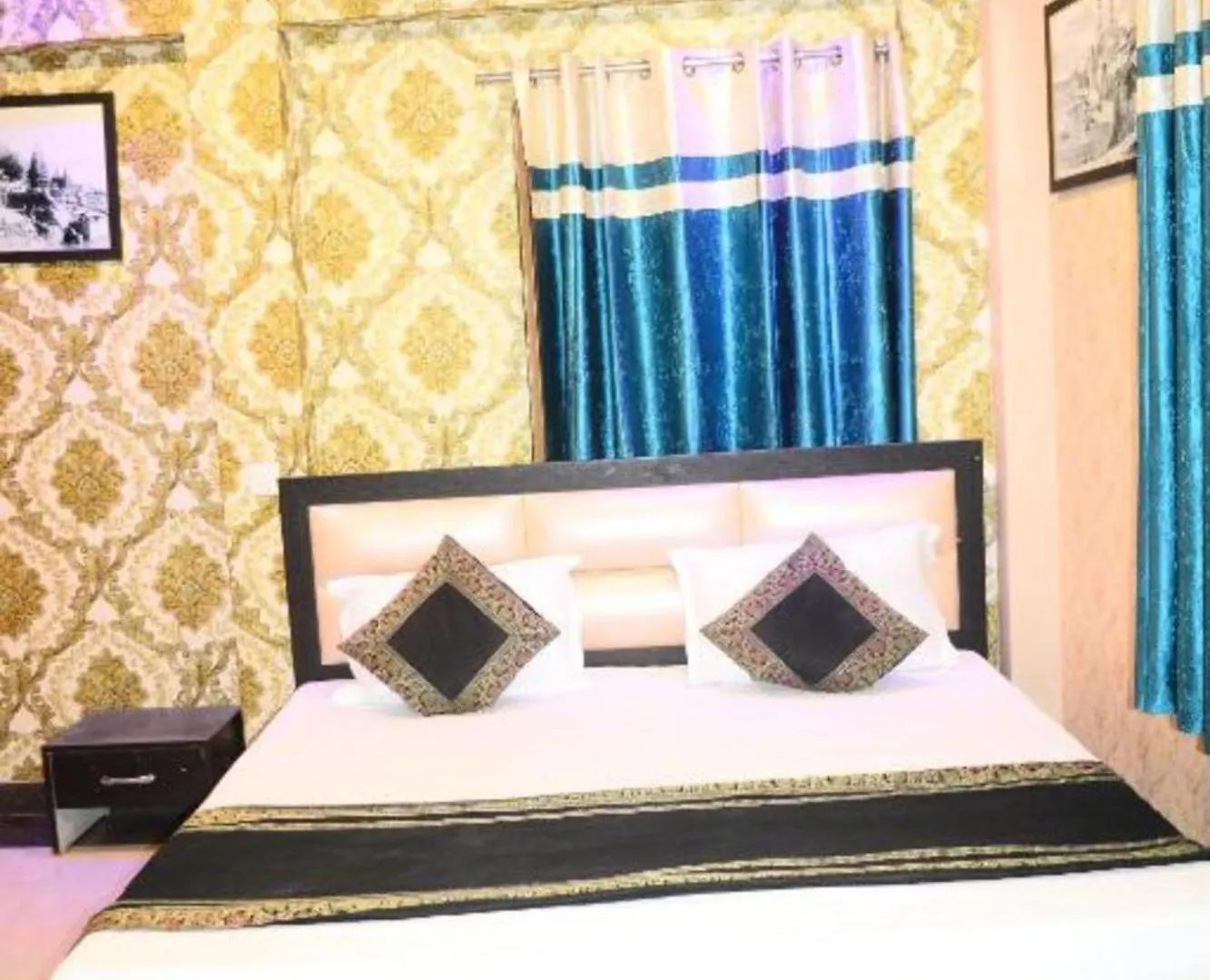 ****  Varanasi Hotel H ! R - Near Kashi Vishwanath Temple - Providing Air Conditioned Rooms With Free Wi-Fi Facility - Best Guest House In Varanasi India