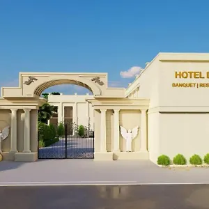 4* Hotel Divine Banaras By